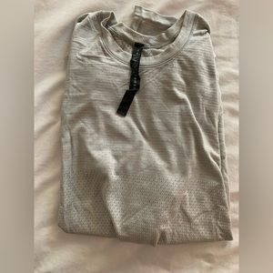 Lululemon long sleeve metal vent 2.0 shirt in size M
